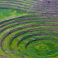 Terrasses circulaires incas uniques à Moray (ancienne station d'expérimentation agricole) - Pérou, Amérique latine
