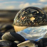 Boule de cristal, Royaume-Uni Une boule de cristal sur une plage